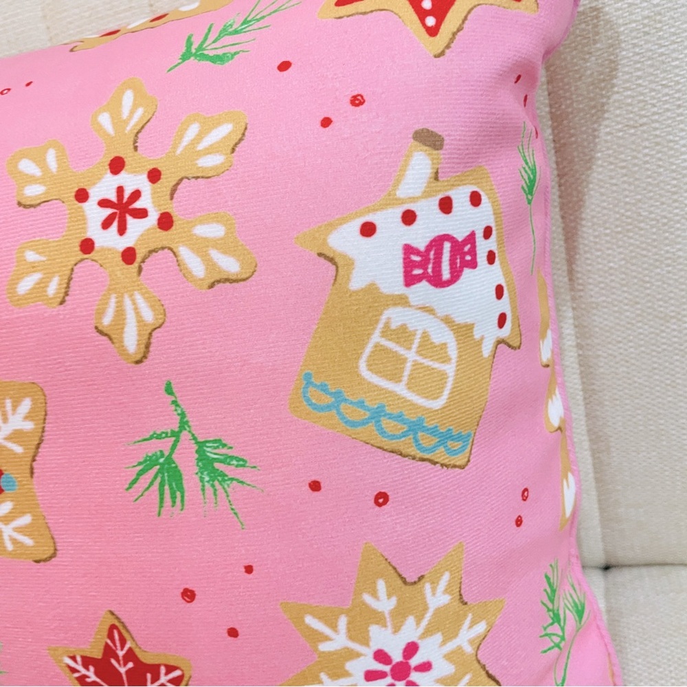NEW Very Merry Pink Gingerbread Cookie Christmas Holiday Decorative Throw Pillow - Picture 3 of 4